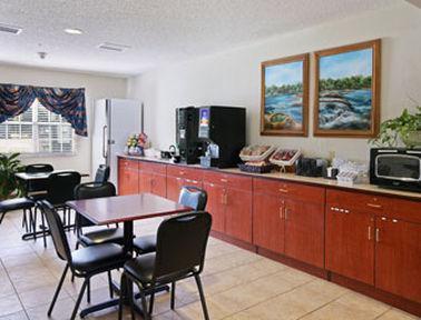 Microtel Inn & Suites By Wyndham Lillington/Campbell University Restaurante foto